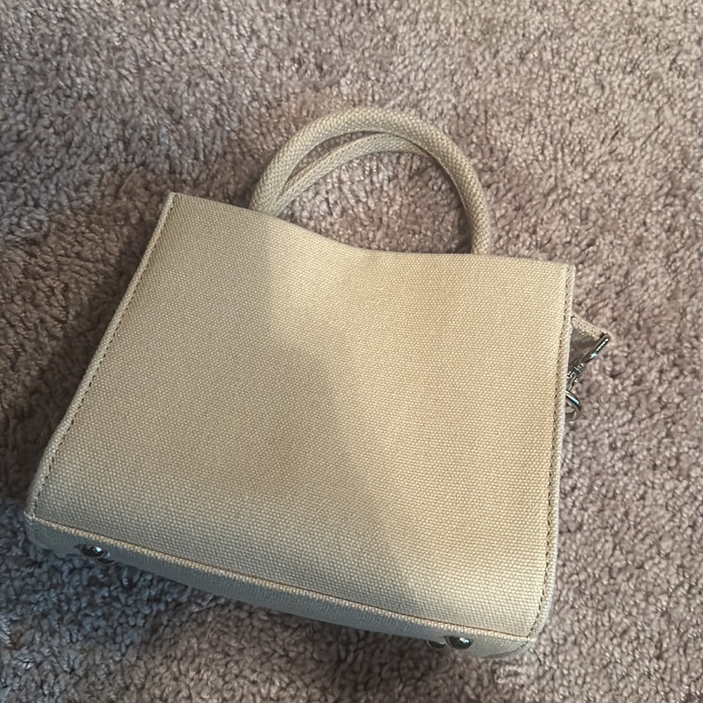 ESR Crossbody - Picture 2 of 6